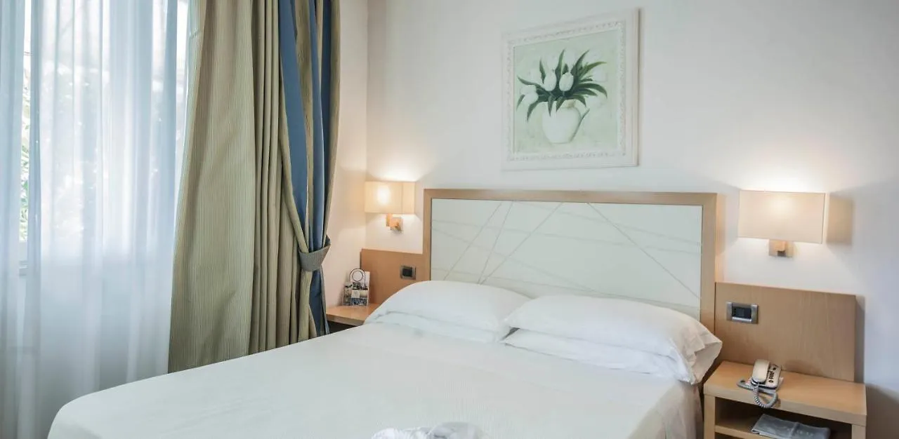 Hotel Dany Marina di Massa 4*,